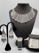 Load image into Gallery viewer, Metro Mane Bold and Silver Custom Set