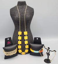 Load image into Gallery viewer, Sunset Sightings April 2021 Fashion Fix