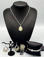 Load image into Gallery viewer, Duchess Decorum Yellow Custom Set