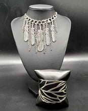 Load image into Gallery viewer, Down Feathers Custom Jewelry Set
