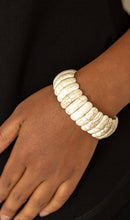Load image into Gallery viewer, Tusk Tundra White Jewelry Set