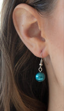 Load image into Gallery viewer, Very Vintage Blue Necklace and Earrings