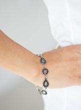 Load image into Gallery viewer, Standout Strands Black Jewelry Set