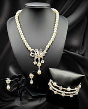 Load image into Gallery viewer, &quot;Classy Cosmopolitan&quot; Jewelry Set

