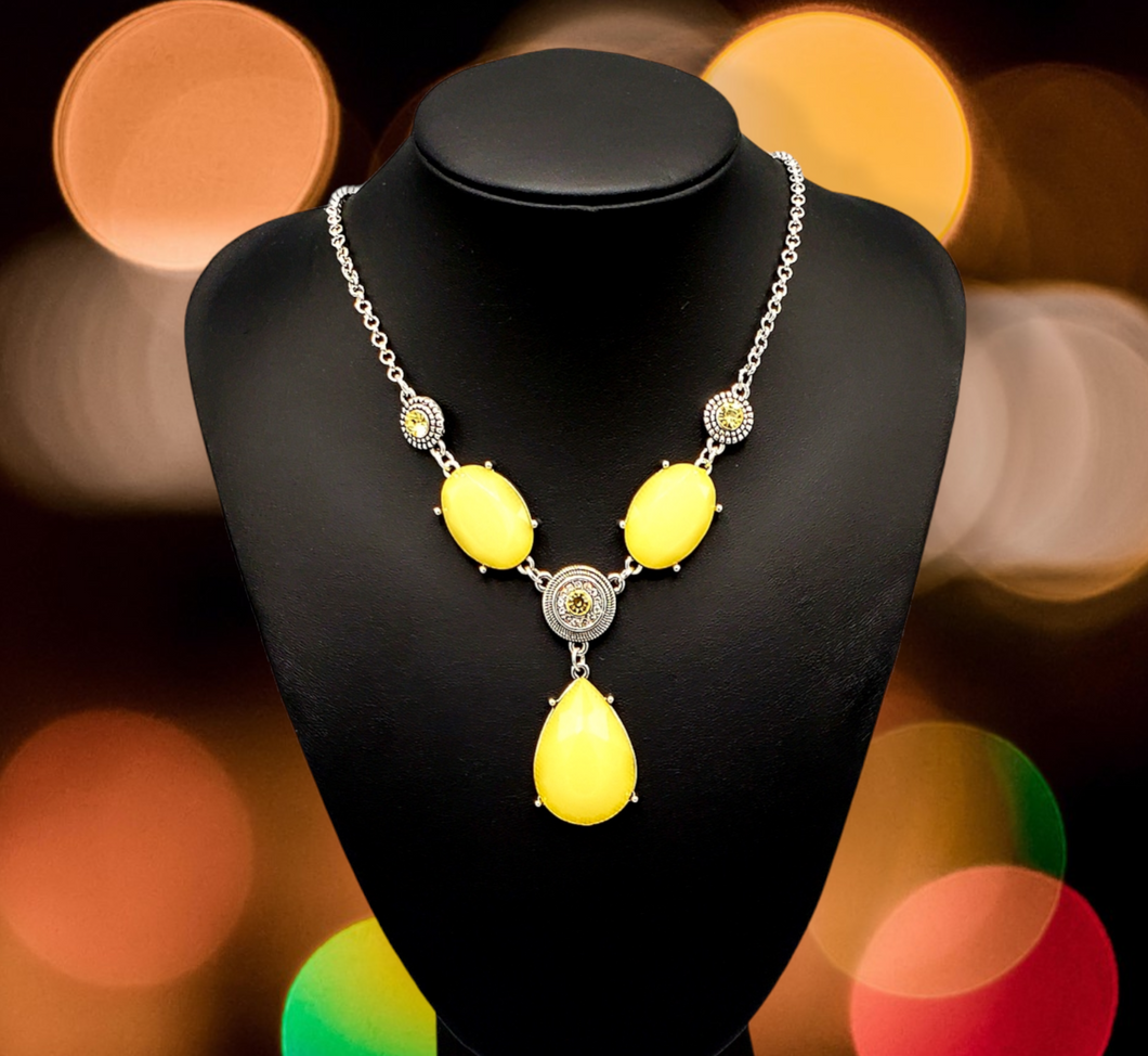 Heirloom Hideaway Yellow Necklace and Earrings