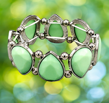 Load image into Gallery viewer, Flamboyant Tease Green Bracelet

