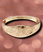 Load image into Gallery viewer, Fond of Florals Rose Gold Bracelet
