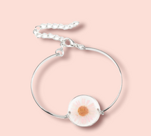 Load image into Gallery viewer, &quot;Cottage Season&quot; Pink Daisy Bracelet
