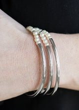 Load image into Gallery viewer, City Pretty White Pearl and Silver Bracelet
