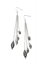 Load image into Gallery viewer, Chiming Leaflets Silver Earrings
