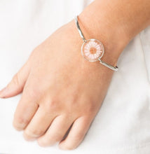 Load image into Gallery viewer, Cottage Season Pink Daisy Bracelet
