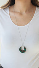Load image into Gallery viewer, Setting The Fashion Green Necklace and Earrings
